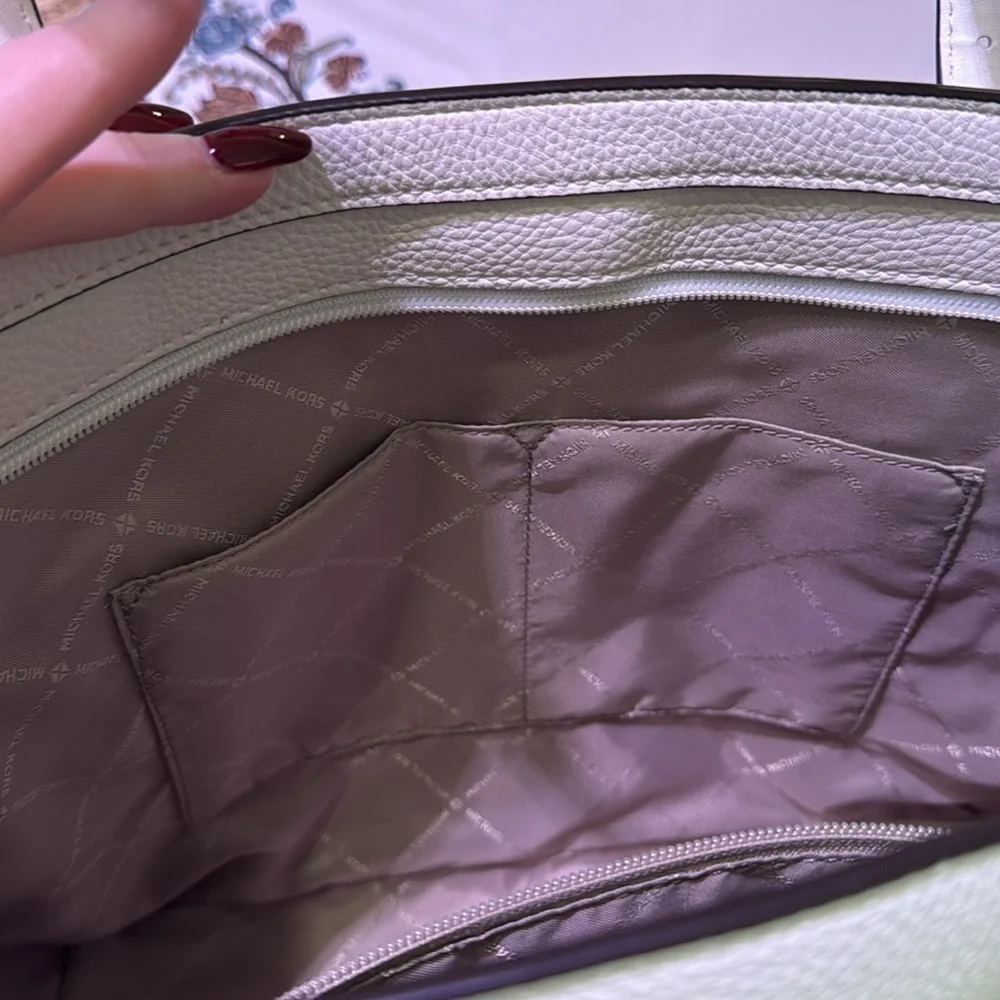 Michael Kors MK Aria Medium White Leather Tote with Silver Hardware EUC